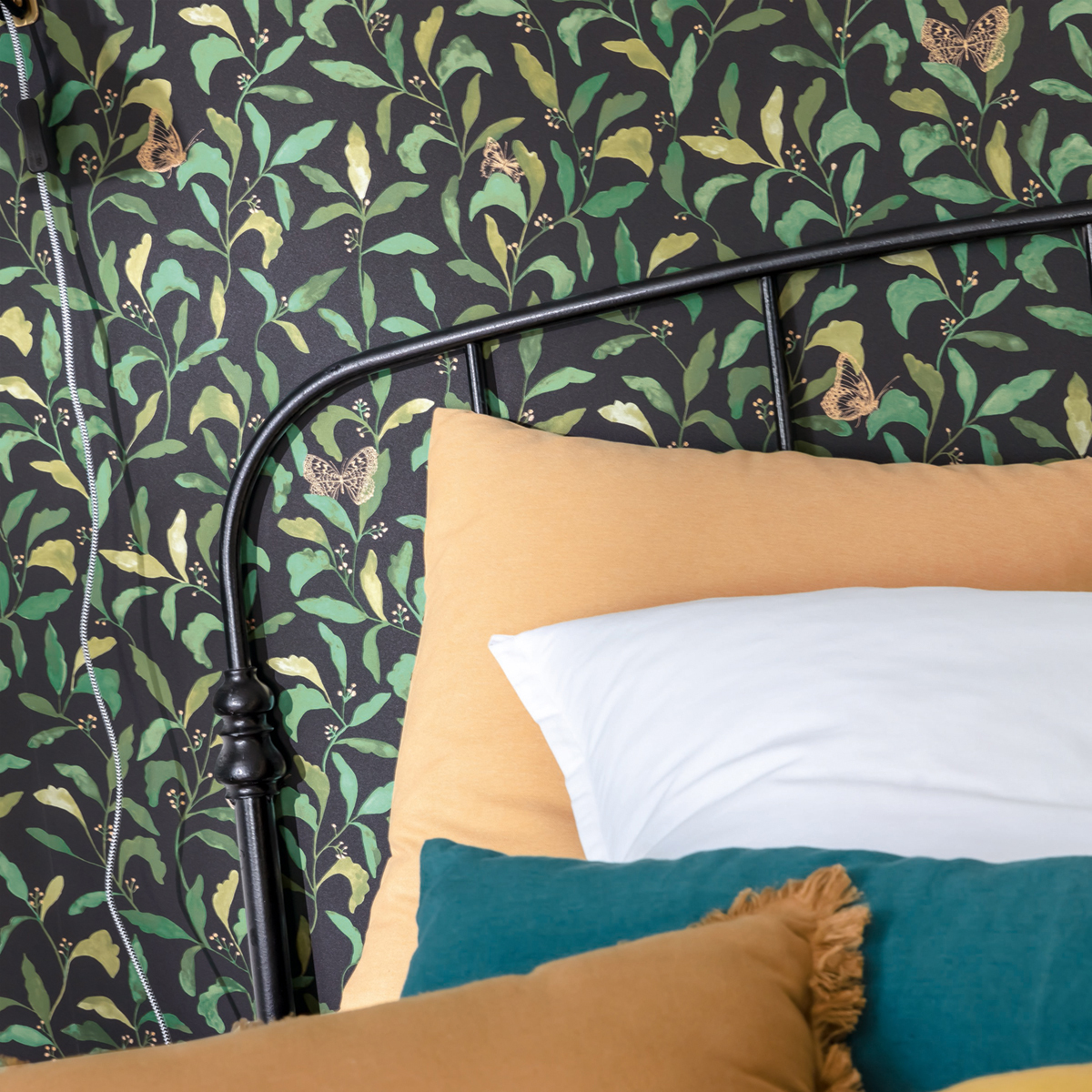 Papier peint feuillage papillon Sweet Vert/Noir - Green Life de Casélio AMB2 | Réf. GNL101717122