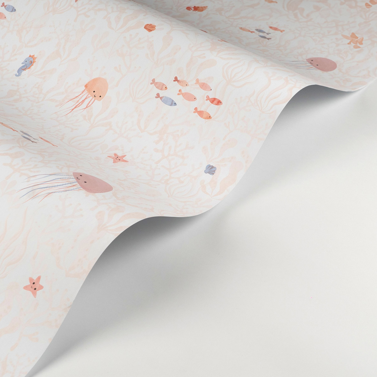 Papier peint Poisson Companions of the Sea rose blush - Once Upon A Time 2 de Casadéco | Réf. OUTD200814323