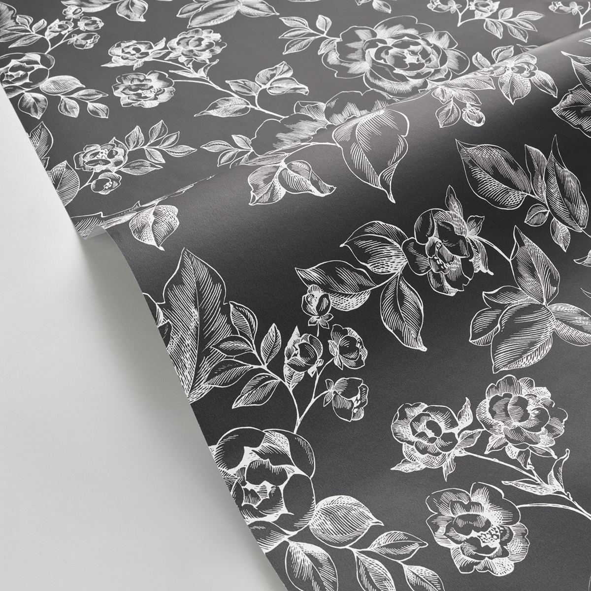 Papier peint A Fleur De Peau noir et blanc - Moonlight 2 de Casélio AMBV | Réf. MLGT69849122