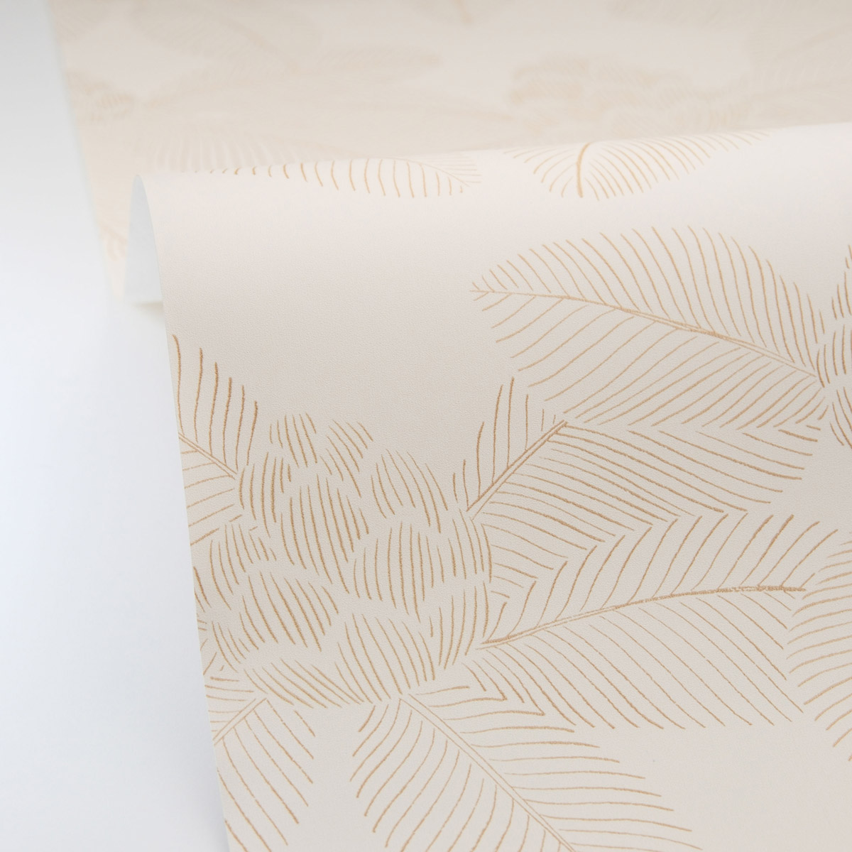 Papier peint Palmier Tropical Lotus beige - Art of Botany de Casélio AMBV | Réf. AOB106650268