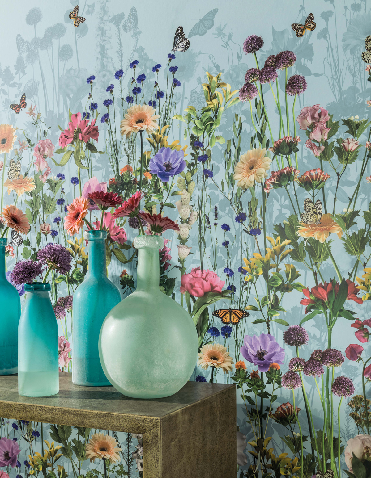 Papier peint panoramique Fleuri Deya Meadow bleu ciel - DayDreams de Matthew Williamson AMB | Réf. OSB-W7265-01