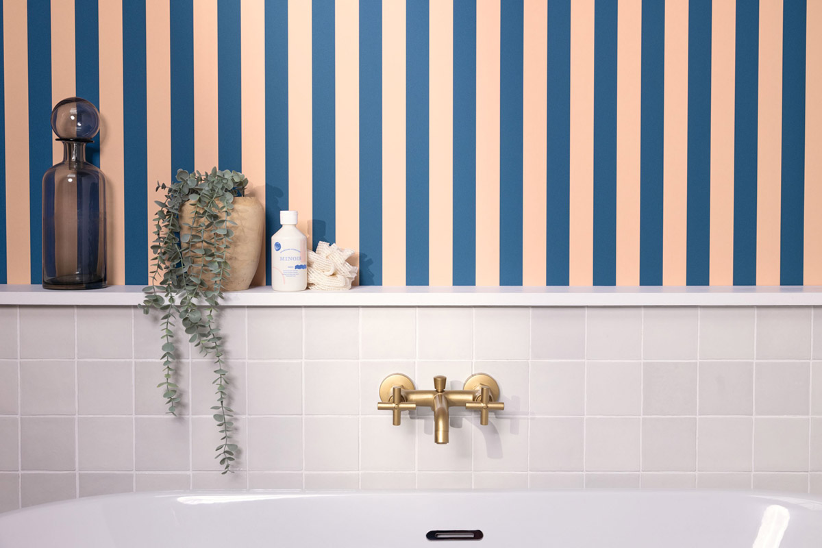 Papier peint Rayures Fines Lines bleu pêche - Basics de Casélio AMB2| Réf. BAI104036145