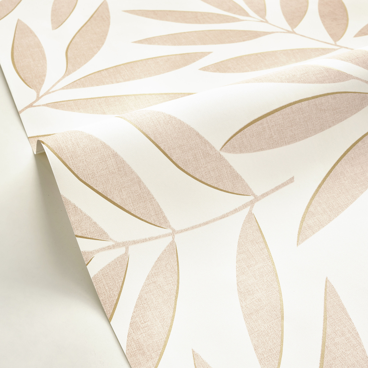 Papier peint Feuille Graphique Portée beige doré - XXL de Casélio AMB2 | Réf. XXL104581022
