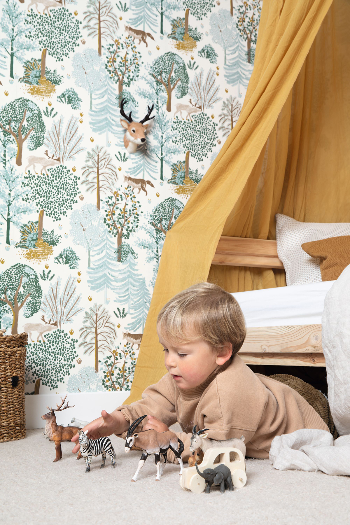 Papier peint Renard en Forêt blanc - La Forêt de Casélio | Réf. FRT102937012