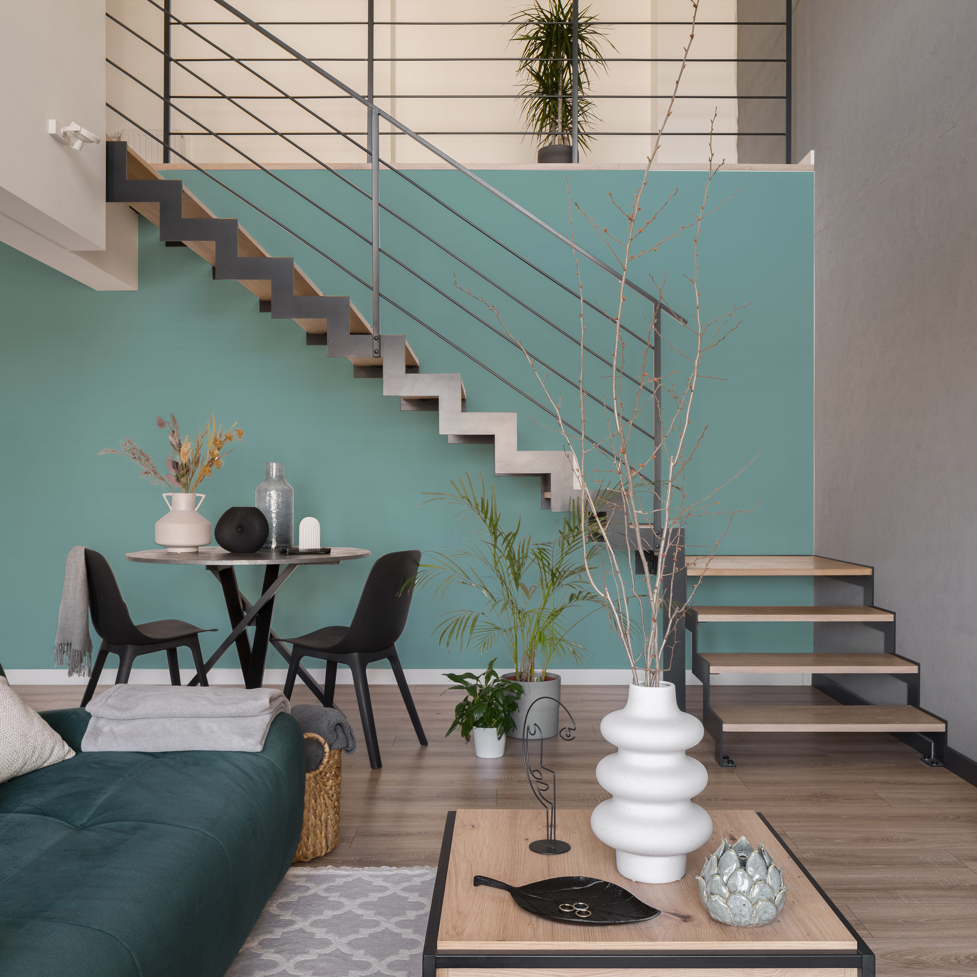 Photo numéro 2 d'une pièce avec un mur peint avec la peinture  Puro bleu emerald green - c4008