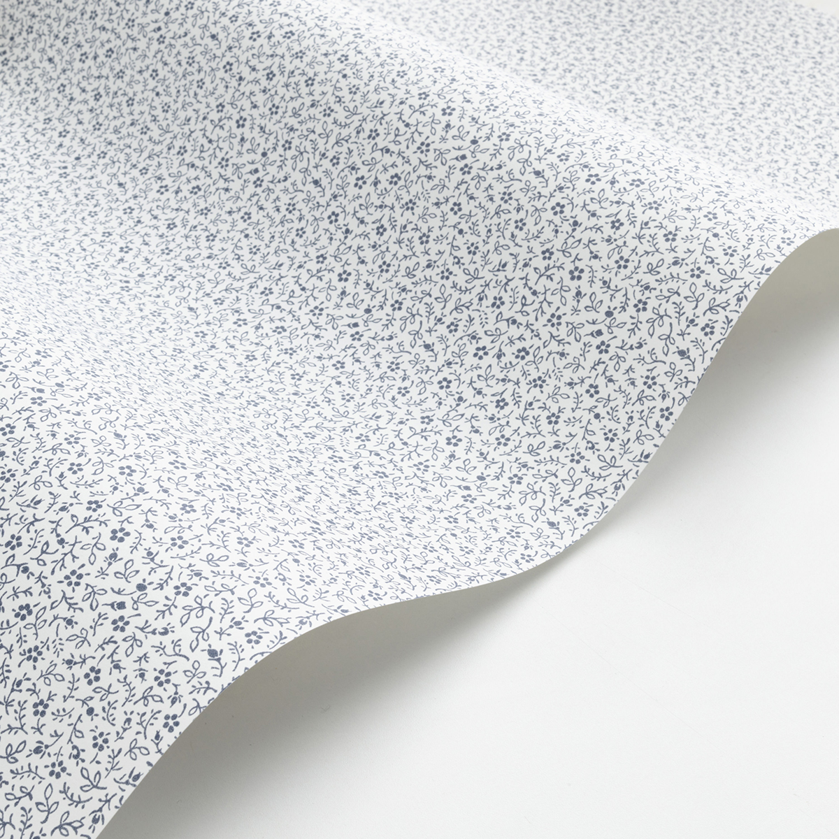 Papier peint Fleuri Myosotis bleu marine blanc - Flower Market de Casadéco AMB3 | Réf. FLOM89236228