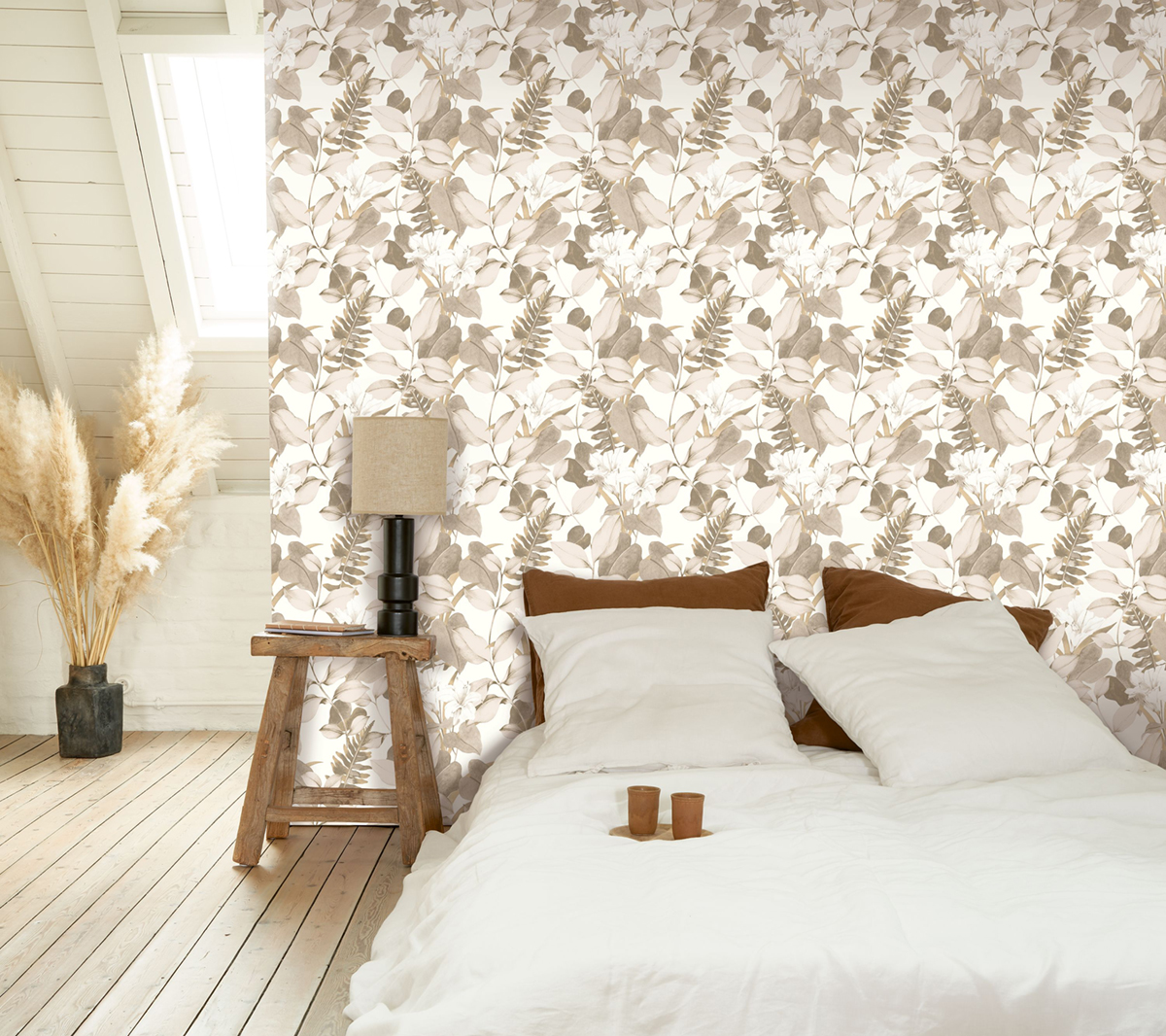 Papier peint Lys Feuille Royal Lily beige ficelle métallisé - Soliflore de Casadéco | Réf. SOLI200261303