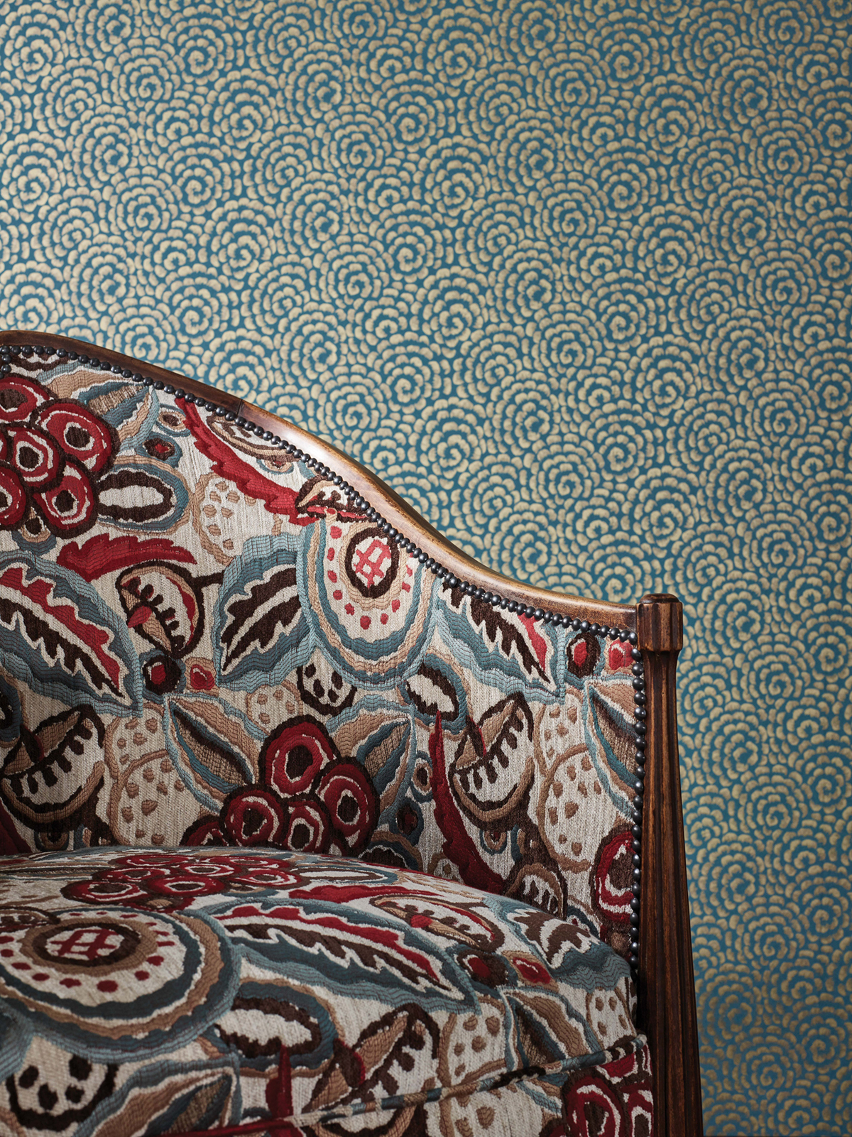 Papier peint Fleurs Kingsley bleu canard doré - Ashdown de Nina Campbell AMB3 | Réf. OSB-NCW4395-01