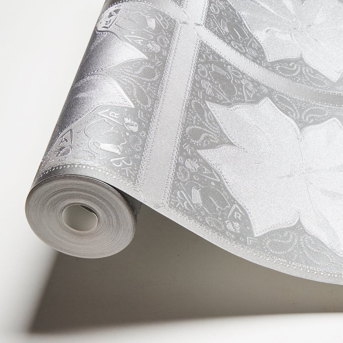 Papier peint Fleur Ines argenté - Karl Lagerfeld de Montecolino AMB | Réf. MC-37845-5