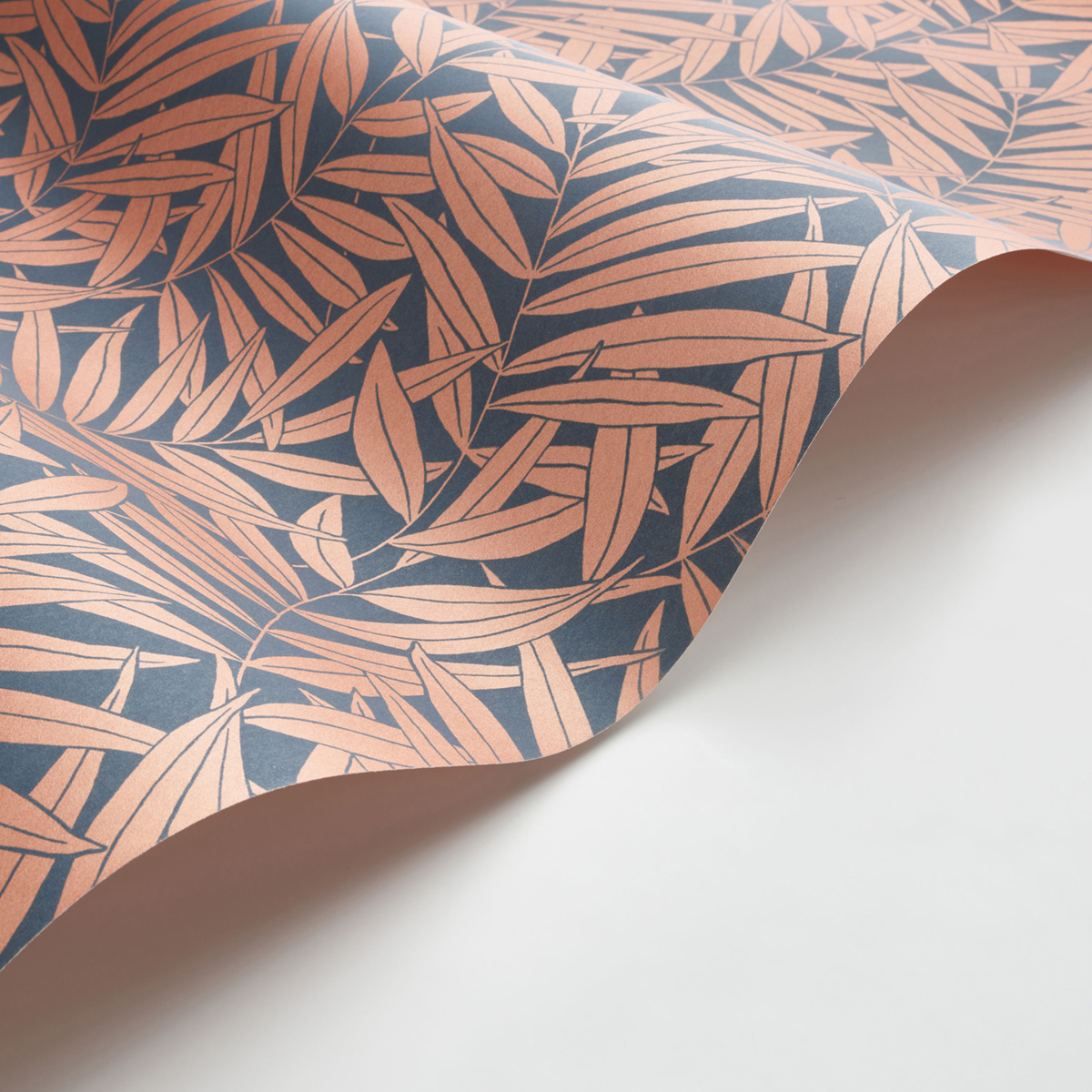 Papier peint Feuillage Preston rouille irisé - Derby de Casadéco AMBV | Réf. DERB89318860