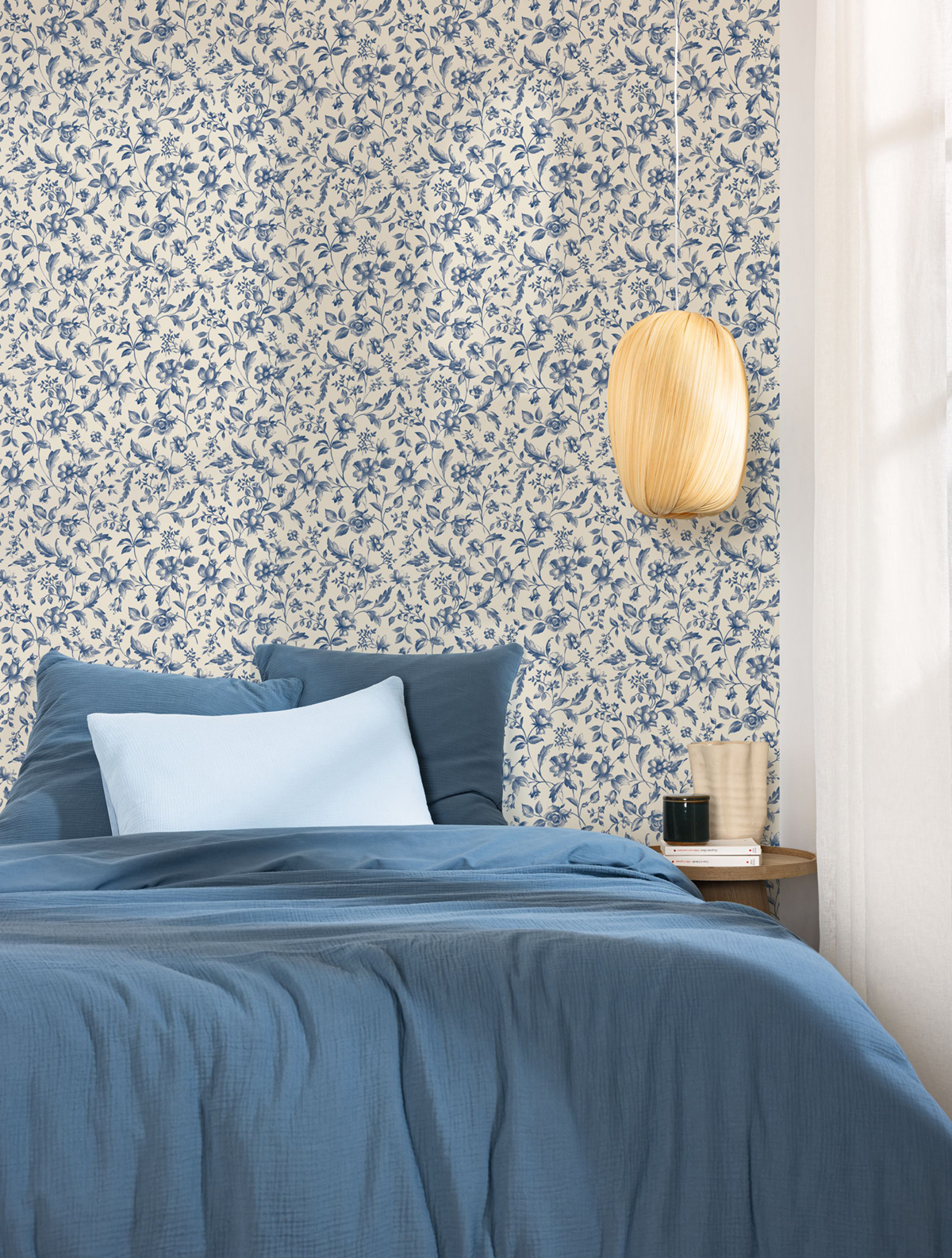 Papier peint Porcelaine Fleurie Pastelia bleu encre - Blue Shades de Casélio | Réf. BLS107506110