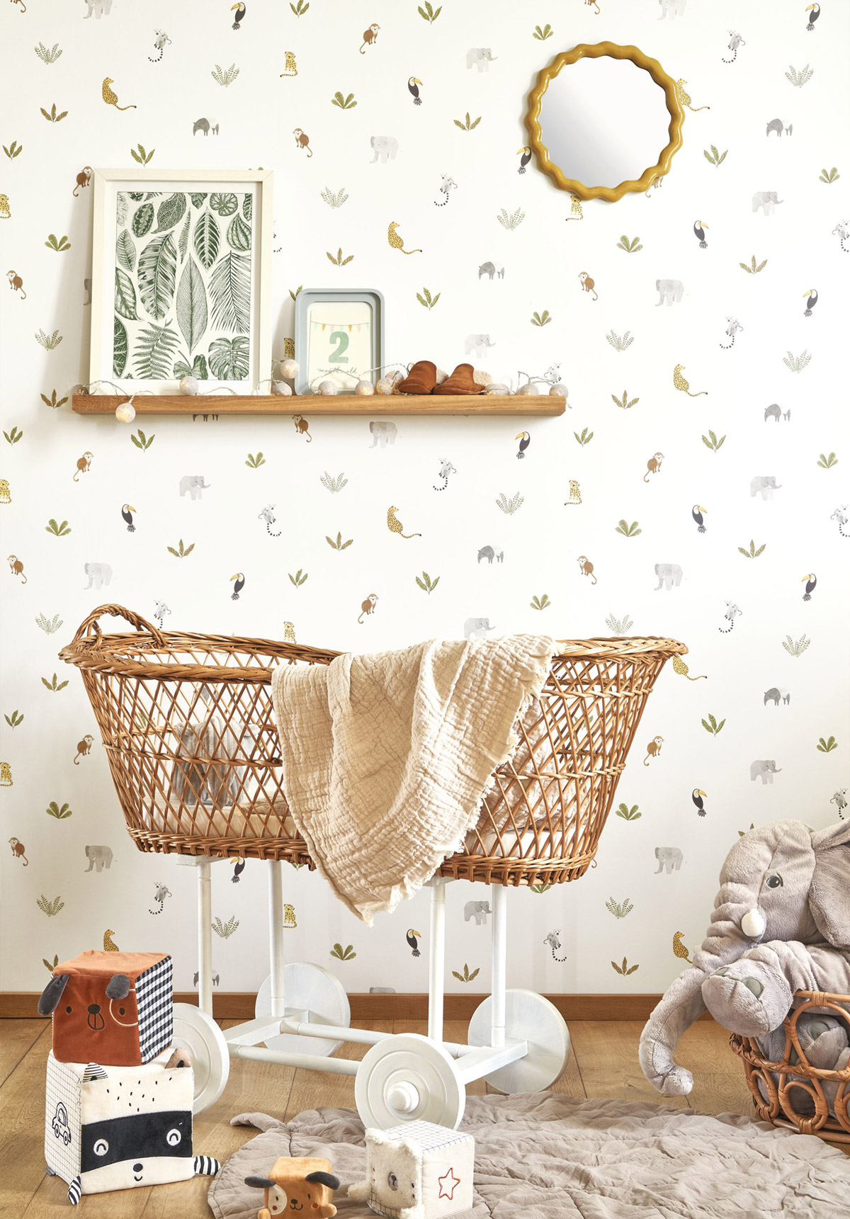 Papier peint Animaux Companions of the Jungle vert feuille - Once Upon A Time 2 de Casadéco | Réf. OUTD200777474