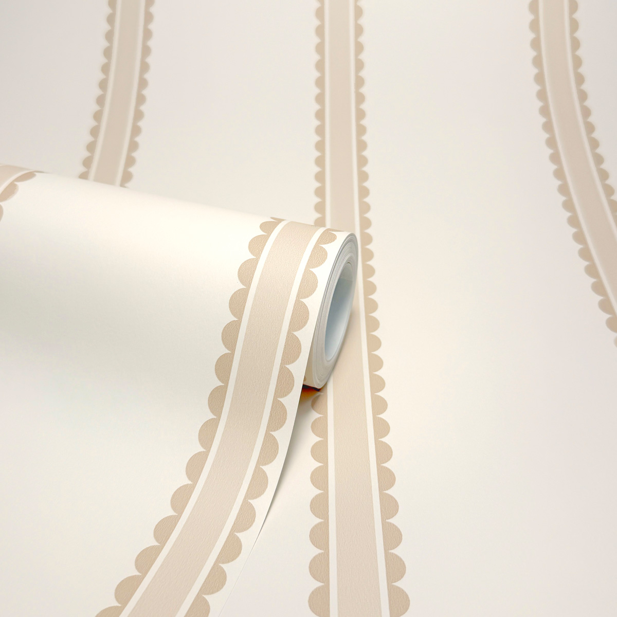 Papier peint Rayures Arrondi Enfant taupe beige - Imagine de Lutèce ROLL | Réf. LTC-DL27575