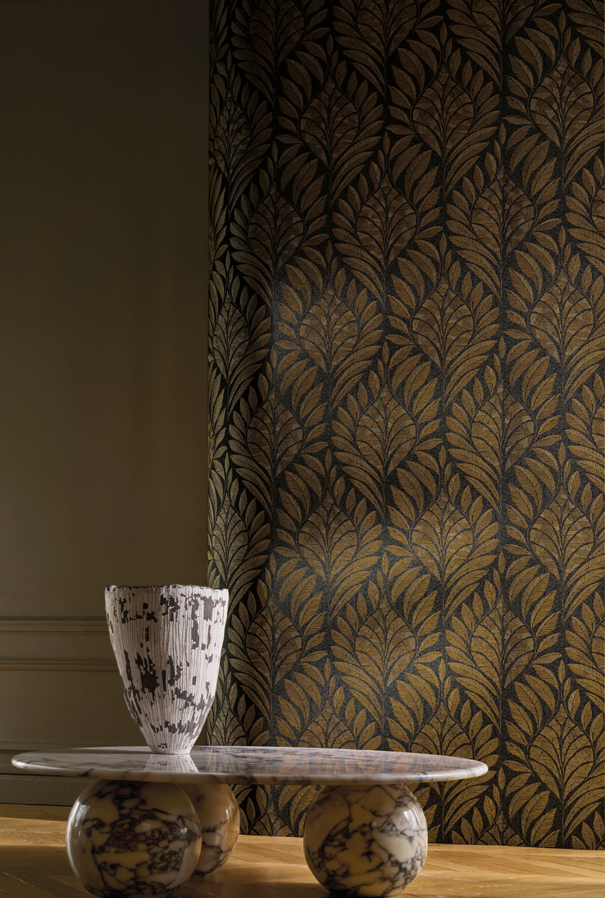 Papier peint Feuillage Tropical Gustav anthracite doré - Isadora de Casamance AMB1 | Réf. CAS-A74772854