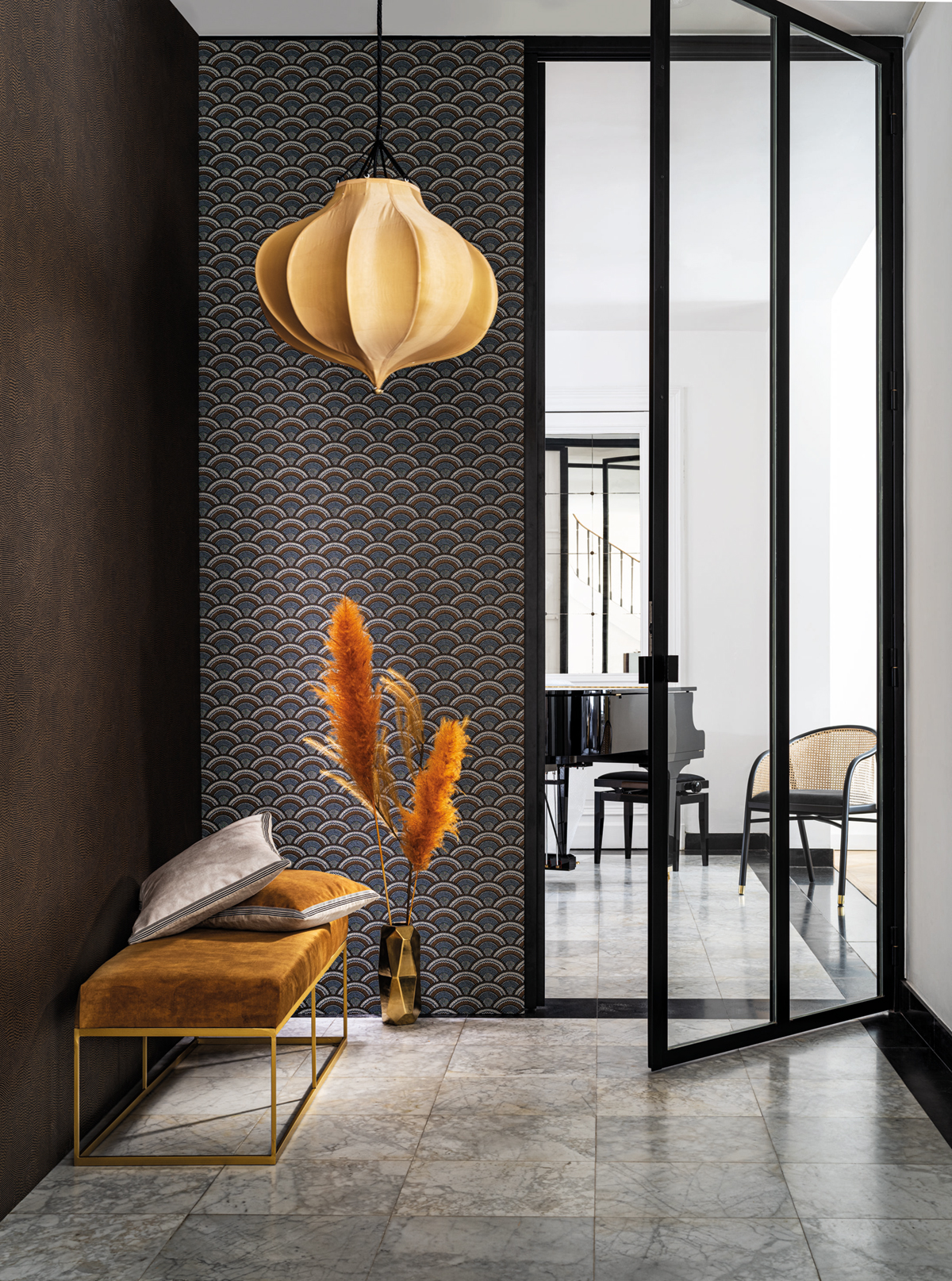 Papier peint Cercle Ethnique Otto noir et doré - Printemps Viennois de Casamance | AMB Réf. CAS-74821748