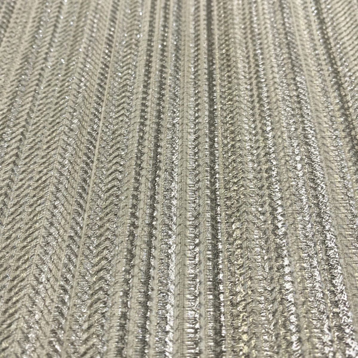 Papier Peint Rayure Tissée Paillettes mastic argenté - Venezia d'Ugépa AMB4| Réf. UGP-M66502