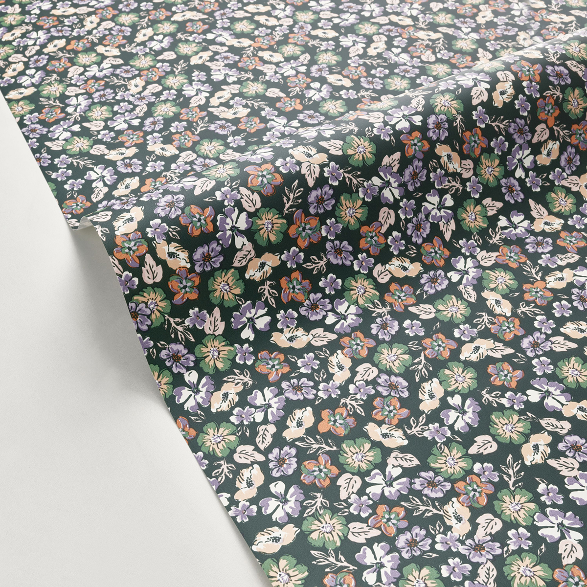 Papier peint Fleur Liberty Funny violet vert - Happy Therapy de Casélio AMBV | Réf. HTH104107279