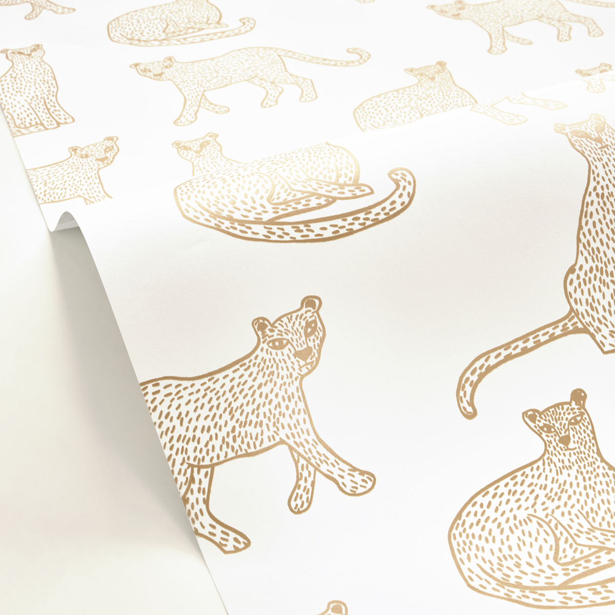 Papier peint Léopard Félin Léa blanc doré - Let's Go Girls! de Casélio AMB2 | Réf. LGG104390239