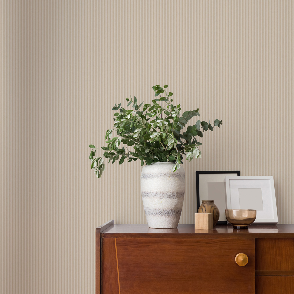 Papier peint Rayure Ticking Stripe beige - Beaux Arts de Lutèce AMB1| Réf. LTC-M1848