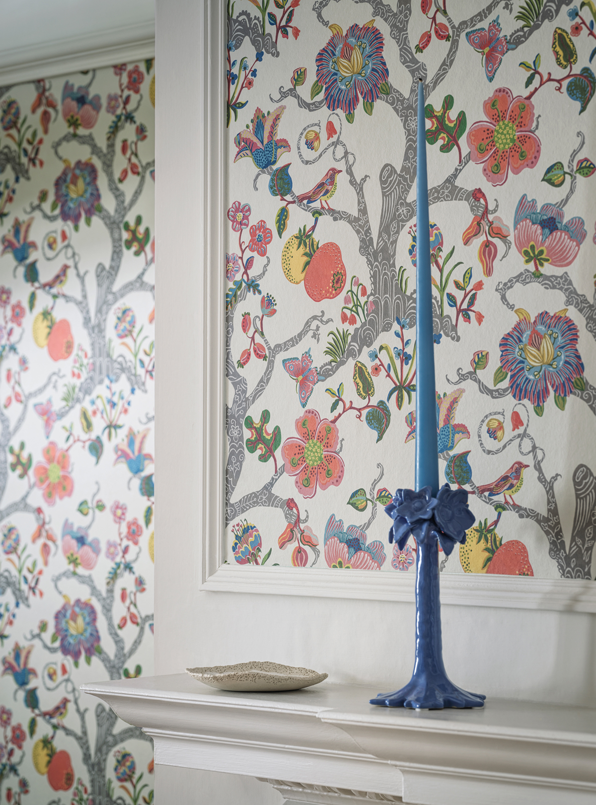 Papier peint Forêt Fleur Puzzlewood rose - Rhapsody d'Osborne & Little AMB2 | Réf. OSB-W7818-01