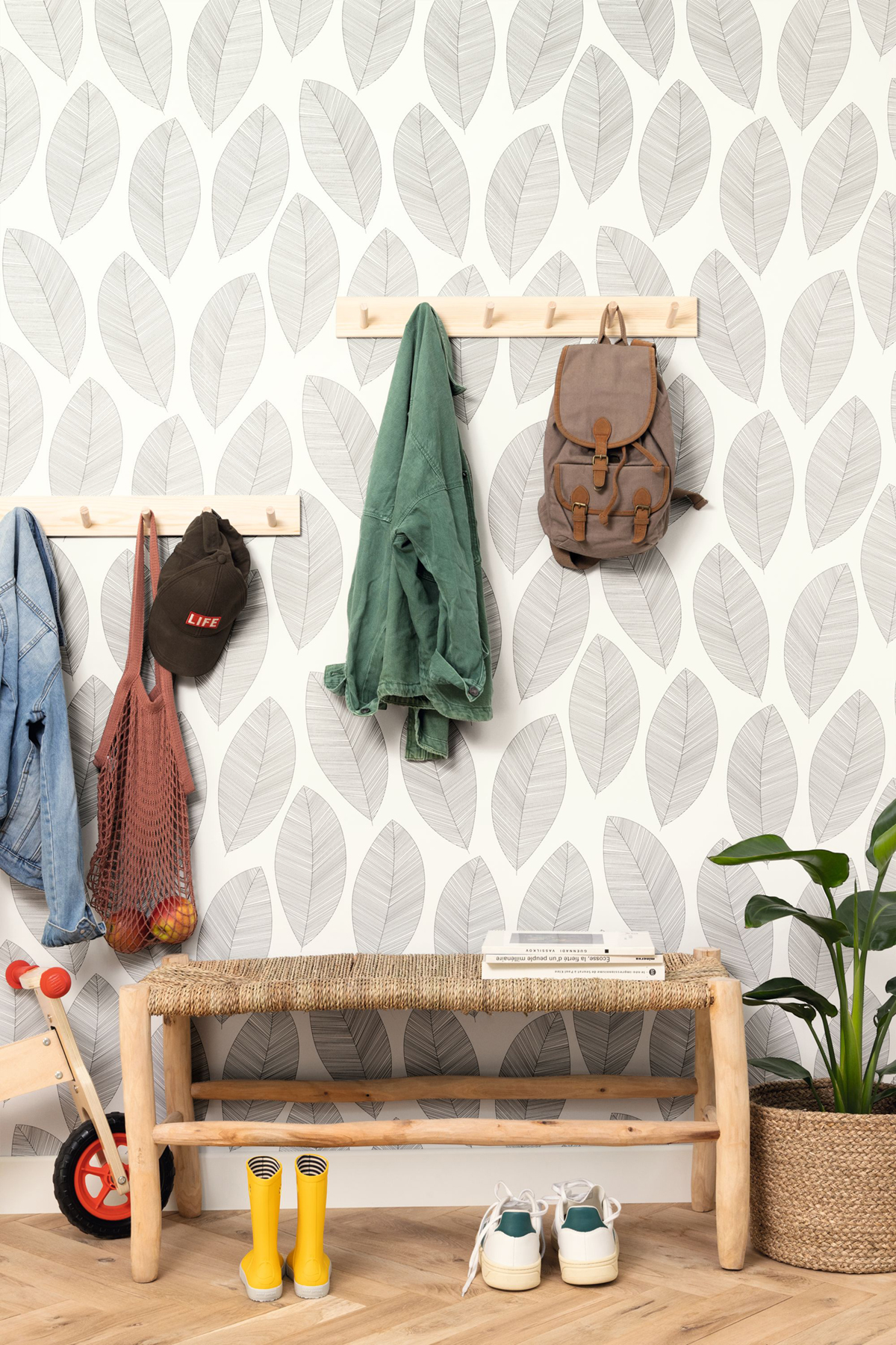 Papier peint Feuille Graphic Leaves noir et blanc - Moonlight 2 de Casélio AMB | Réf. MLGT104310927