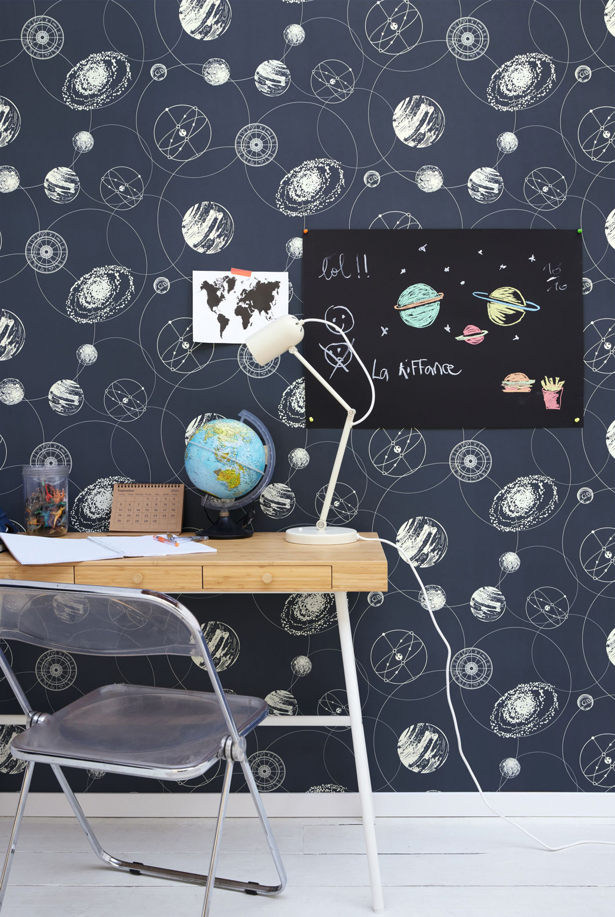 Papier peint Planète Just Fly bleu marine - Young & Free de Casélio AMB3 | Réf. YNF103259124