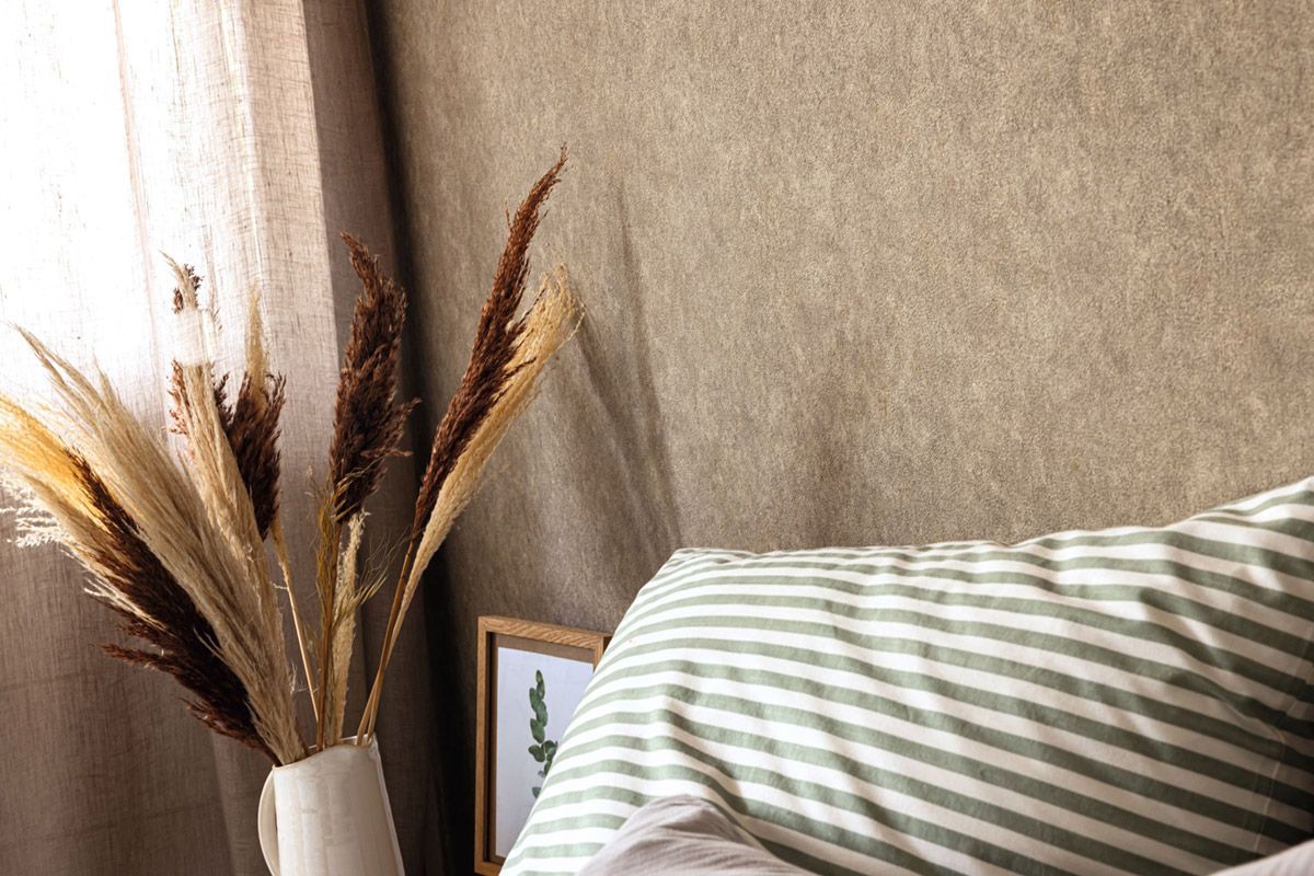 Papier peint Uni Terre Cuite Métallisé grège doré - Céramique de Casélio AMB2| Réf. CER105252120