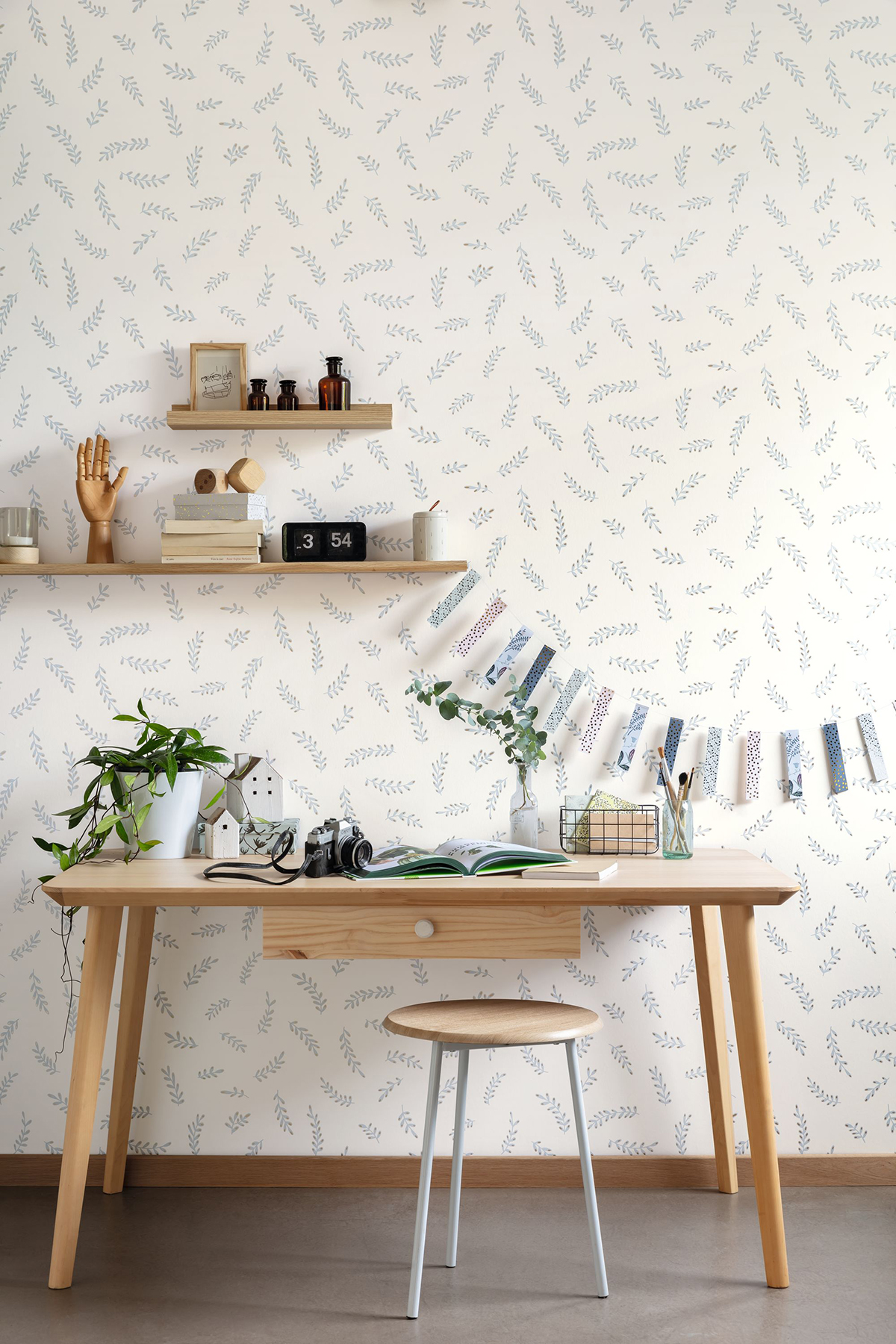 Papier peint Feuille Iris bleu fumée doré - Essentiel de Casélio | Réf. ETL103096005