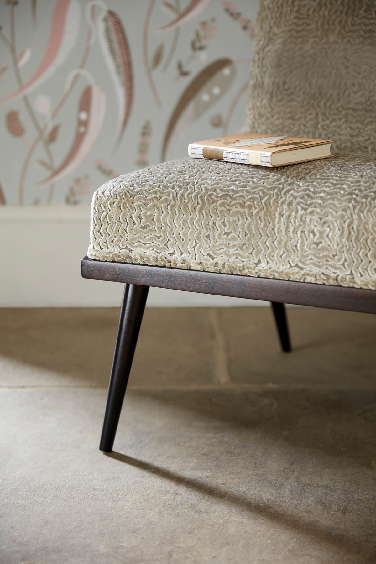 Papier peint Feuillage Colbert gris rose - Les Indiennes de Nina Campbell | AMB Réf. OSB-NCW4353-02