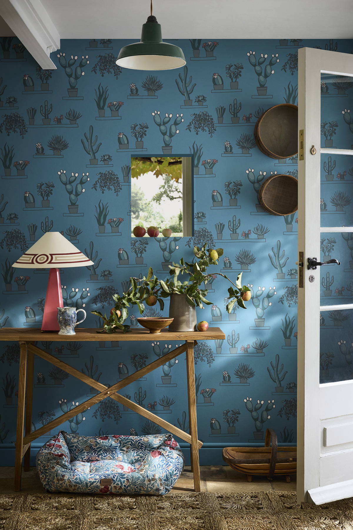 Papier peint Cactus Mr Straw's Greenhouse Air Force Blue - In The Garden de Little Greene | Réf. 0234SGAIRFO