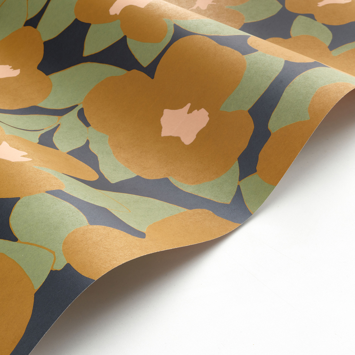 Papier peint 70s Flower Power curry bleu irisé - Iconic de Casadéco AMBV | Réf. CONI88392521