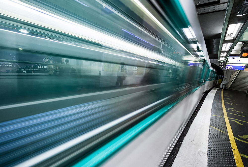 Papier peint panoramique Metro ligne 3 - Référence APD-471-476-400x270 - Intissé 200g/m2 - Standard 400 x 270