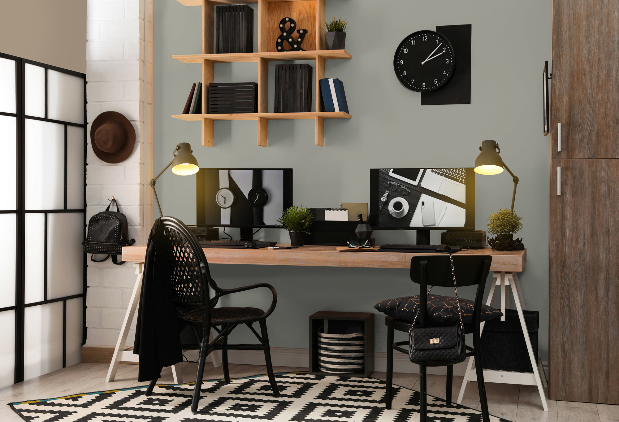 Photo numéro 2 d'une pièce avec un mur peint avec la peinture  Puro gris calm taupe - c7005