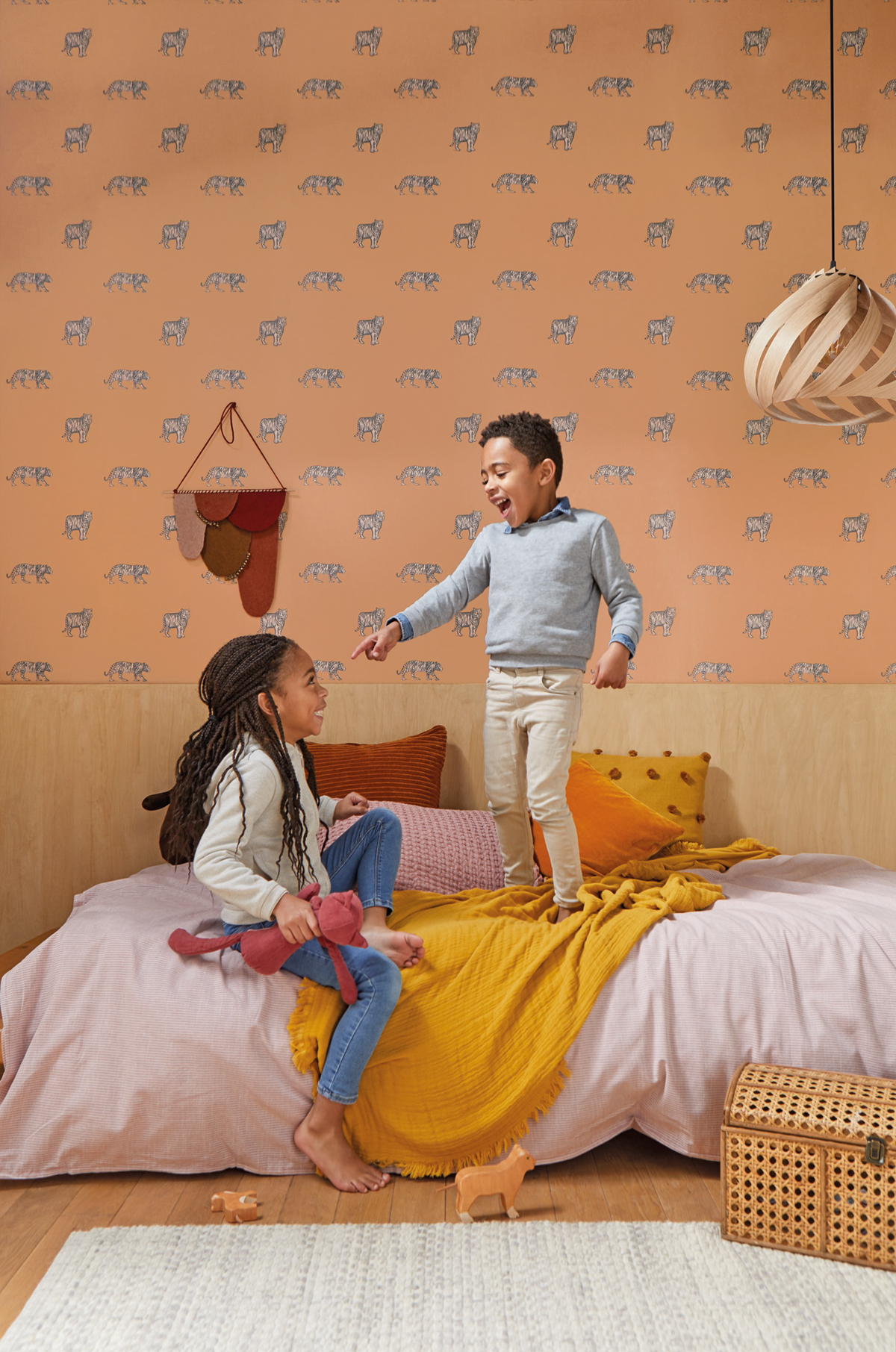 Papier peint Enfant Eye of the tiger Terracotta - Our Planet de Casélio AMB | Réf. OUP101962929