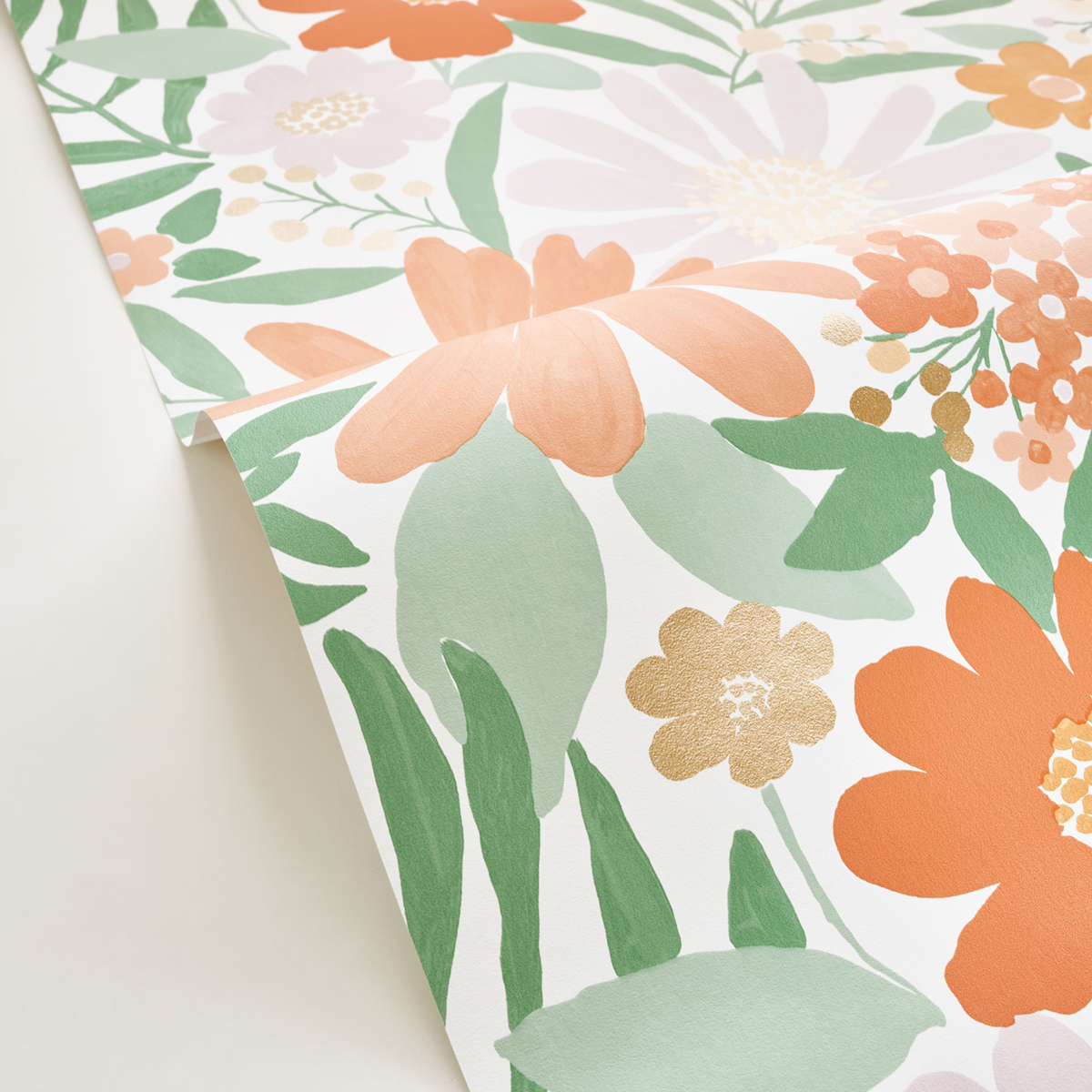 Papier peint Marguerite Fleur orange parme doré - Let's Go Girls! de Casélio | Réf. LGG104430547