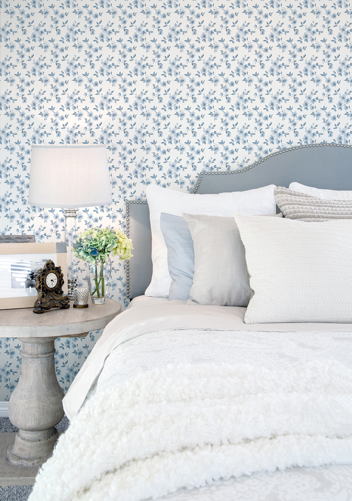 Papier peint Fleurs Eglantier bleu - Jardin Secret de Lutèce | Réf. LTC-G78481