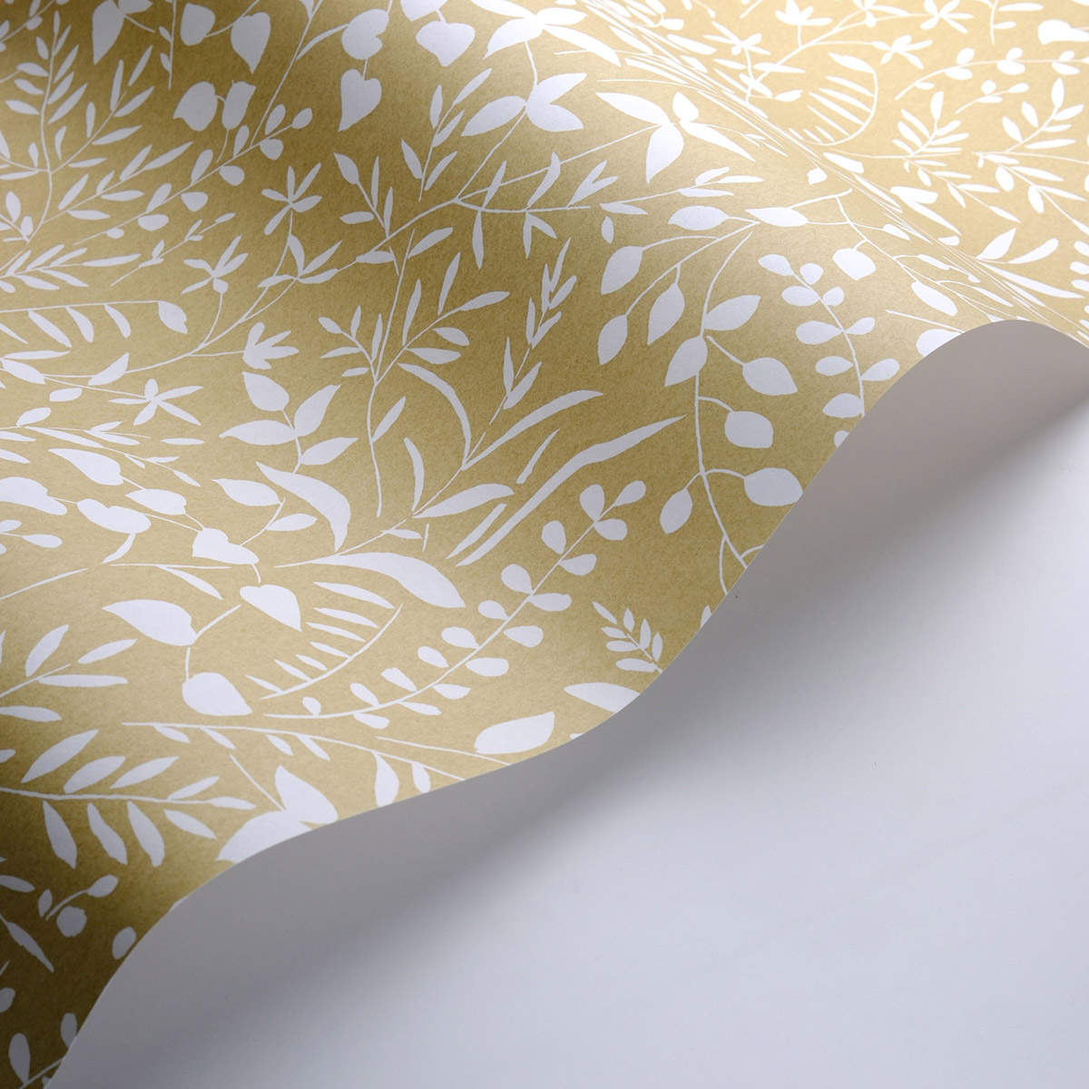 Papier peint Branche Scandinave Bastide vert beige - Echappée Belle de Casadéco AMB4| Réf. ECHA89837414