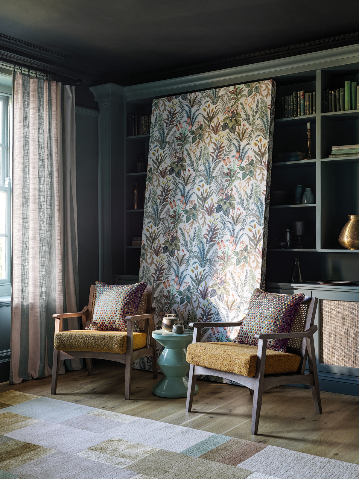 Papier peint Feuillage Fleur Calla Lily beige bleu - Rhapsody d'Osborne & Little | Réf. OSB-W7812-01