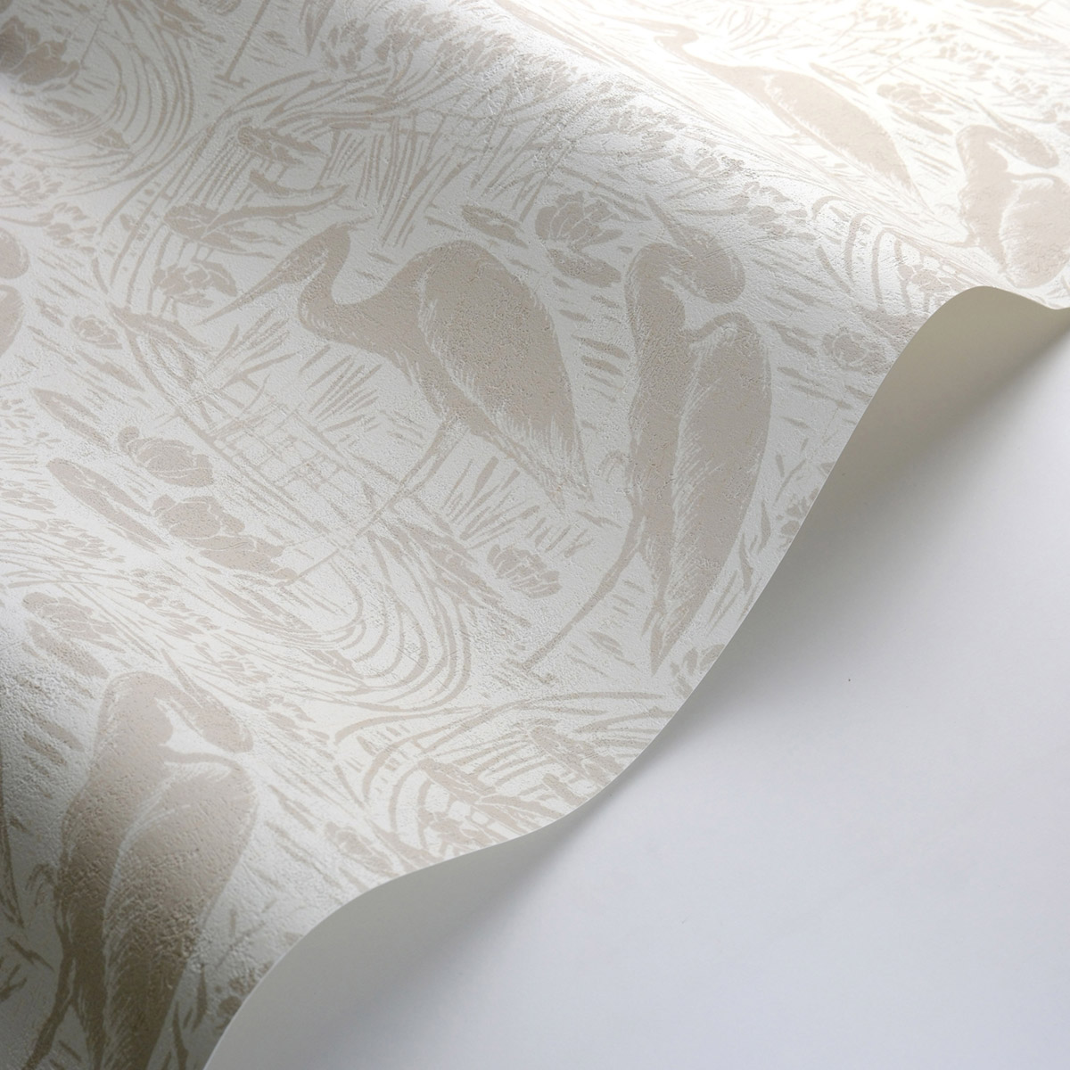 Papier peint Oiseaux Héron Euphrate écru blanc cassé - Babylone de Casadéco AMB5| Réf. BBLN89731101