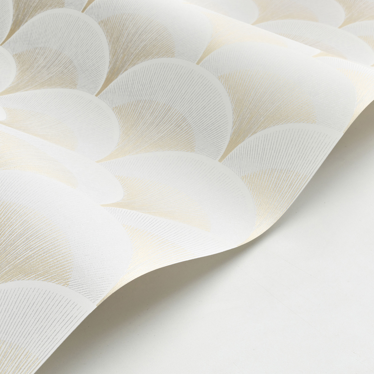 Papier peint Plume de Paon Broadway blanc doré - Twenties de Casadéco AMBV | Réf. TWNT88661331