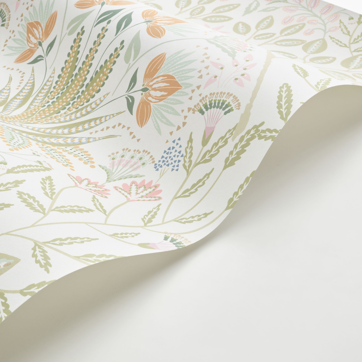 Papier peint Fleur Baroque Lords vert amande rose - Derby de Casadéco AMBV | Réf. DERB89297210