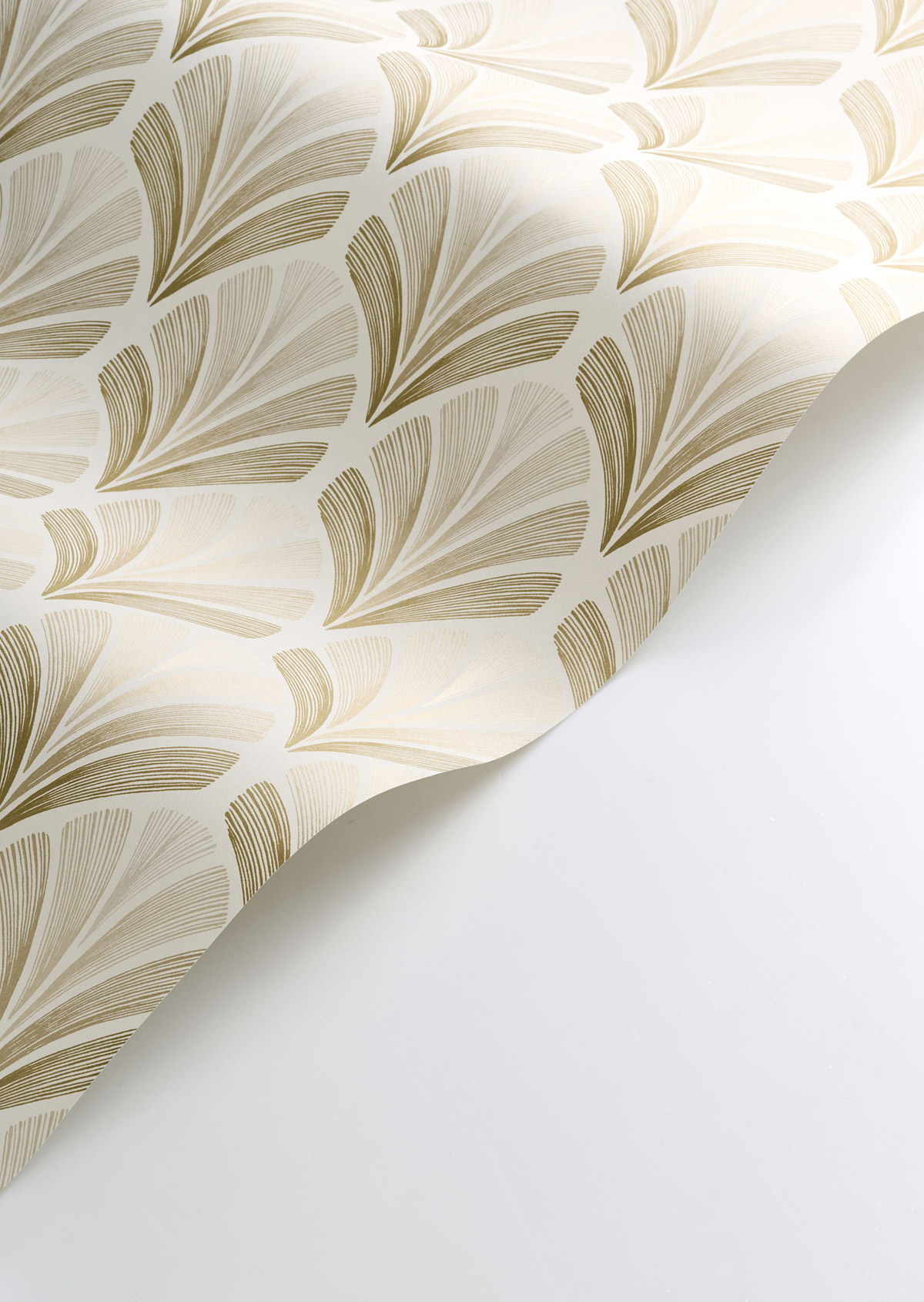 Papier peint Palme Art Déco Folies St James beige doré - Années Folles de Casadéco AMBV | Réf. ANFO201051611