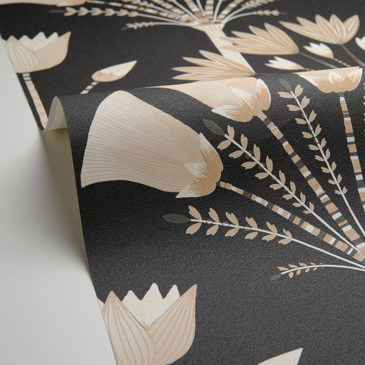Papier peint Fleur Design Majestic noir beige nacre - Elégance de Casélio | Réf. ELC105279024