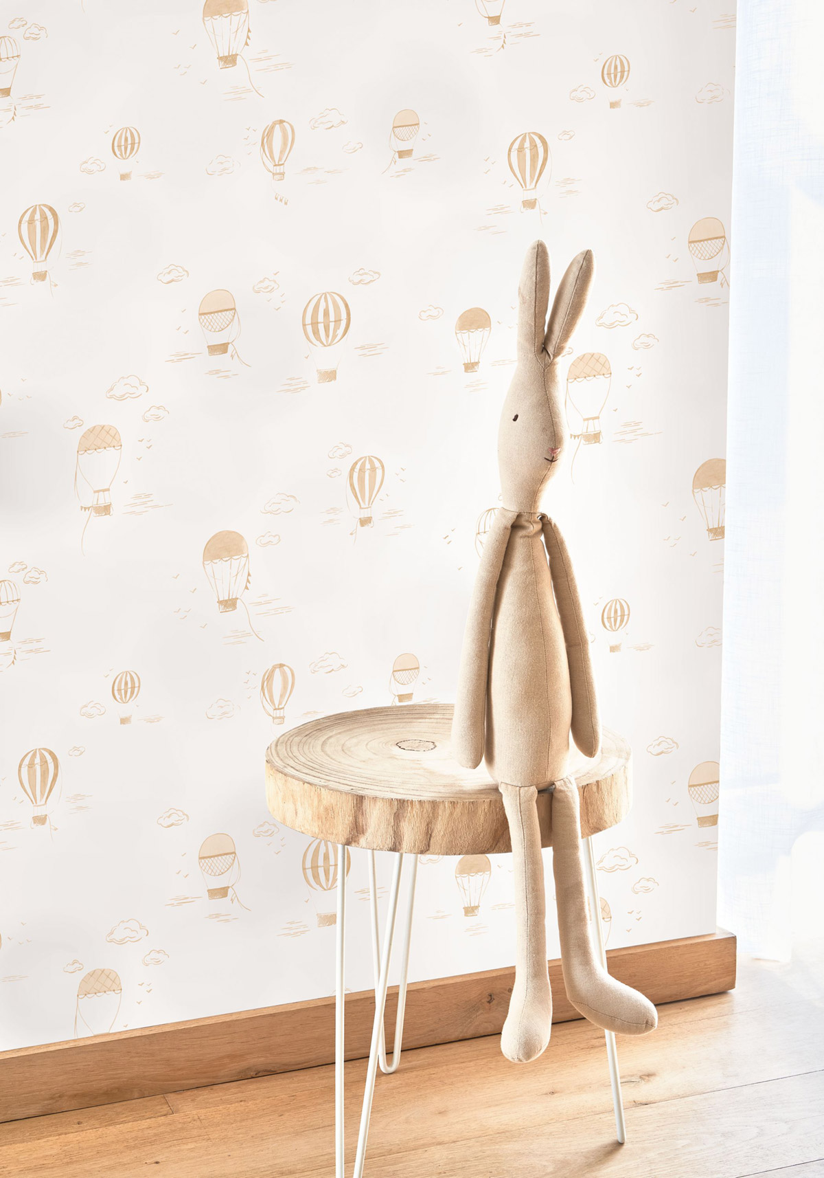 Papier peint Montgolfière Balloons in the Clouds camel - Once Upon A Time 2 de Casadéco | Réf. OUTD200851441