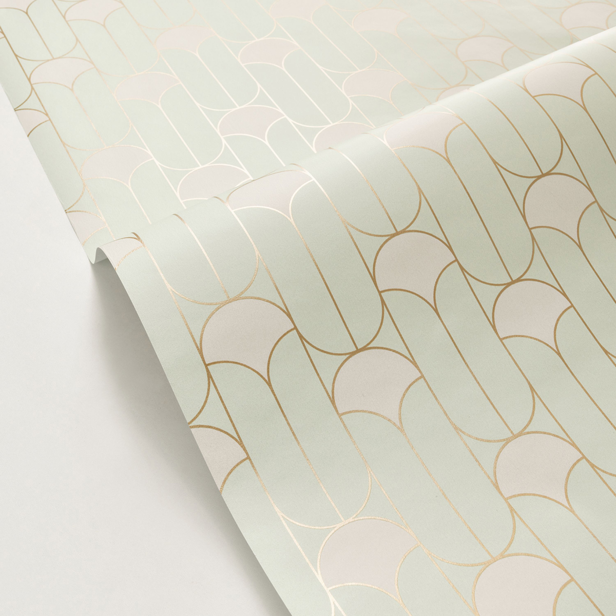 Papier peint Art Déco Paris vert pâle doré - Green & Co de Casélio | Réf. GCO103967107