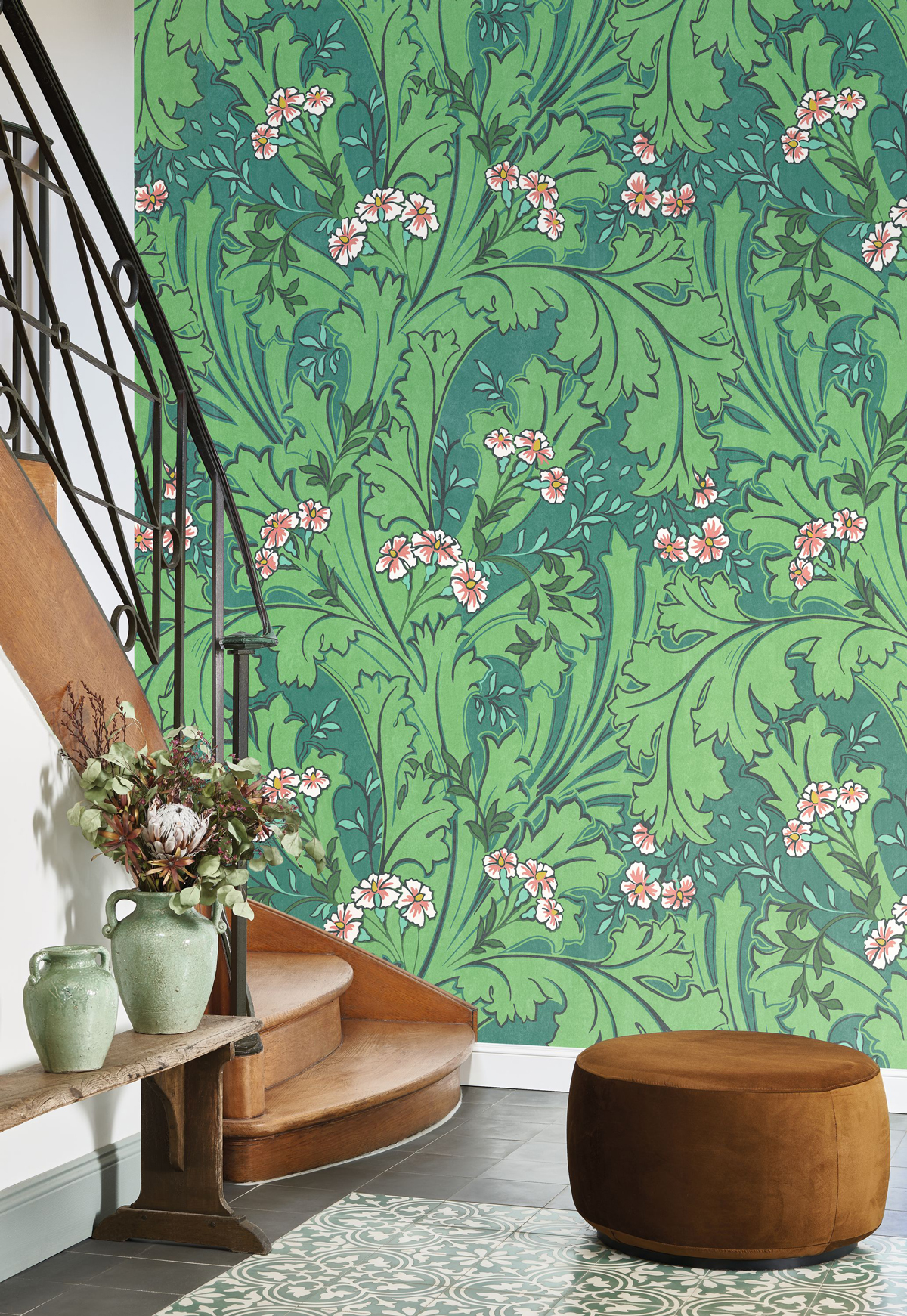 Papier peint panoramique Baroque Mollis vert prairie - Arts & Crafts de Casadéco | Réf. ARCR86397687