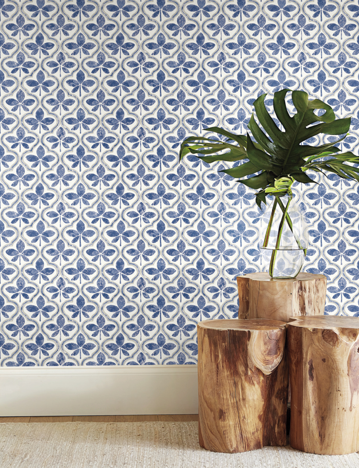 Papier peint Médaillon Feuille Séville bleu cobalt - Greenhouse de York (Initiales) AMB2 | Réf. INI-GO8273