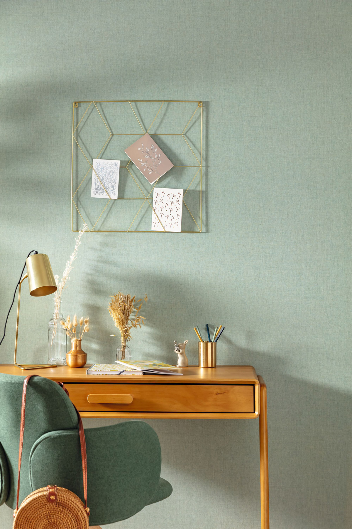 Papier peint Uni Lin vert amande doré - Reliefs de Casélio | Réf. RLF103237000