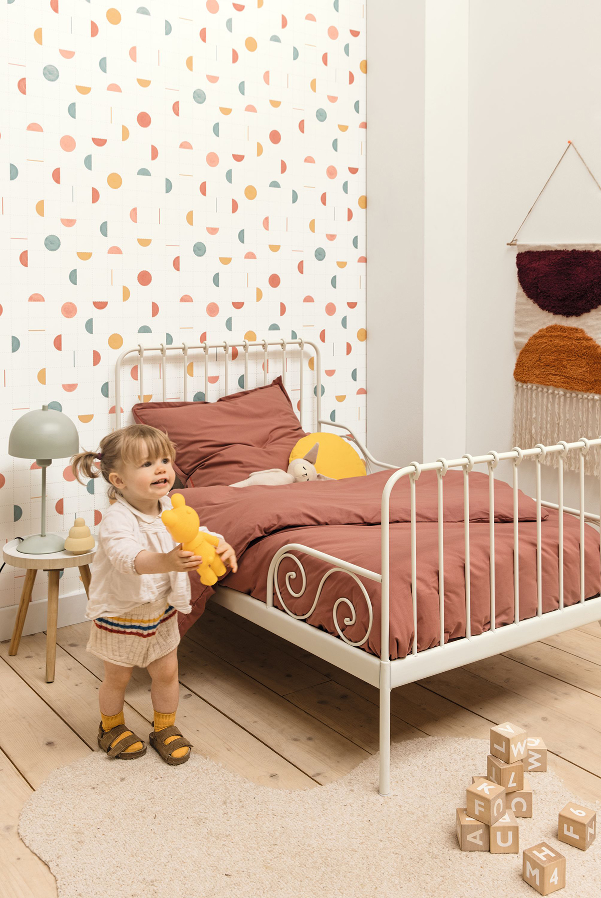 Papier peint Géométrique Quadrillage Jump Around multicouleurs et doré - Around de Casélio | AMB Réf. ARN102864260