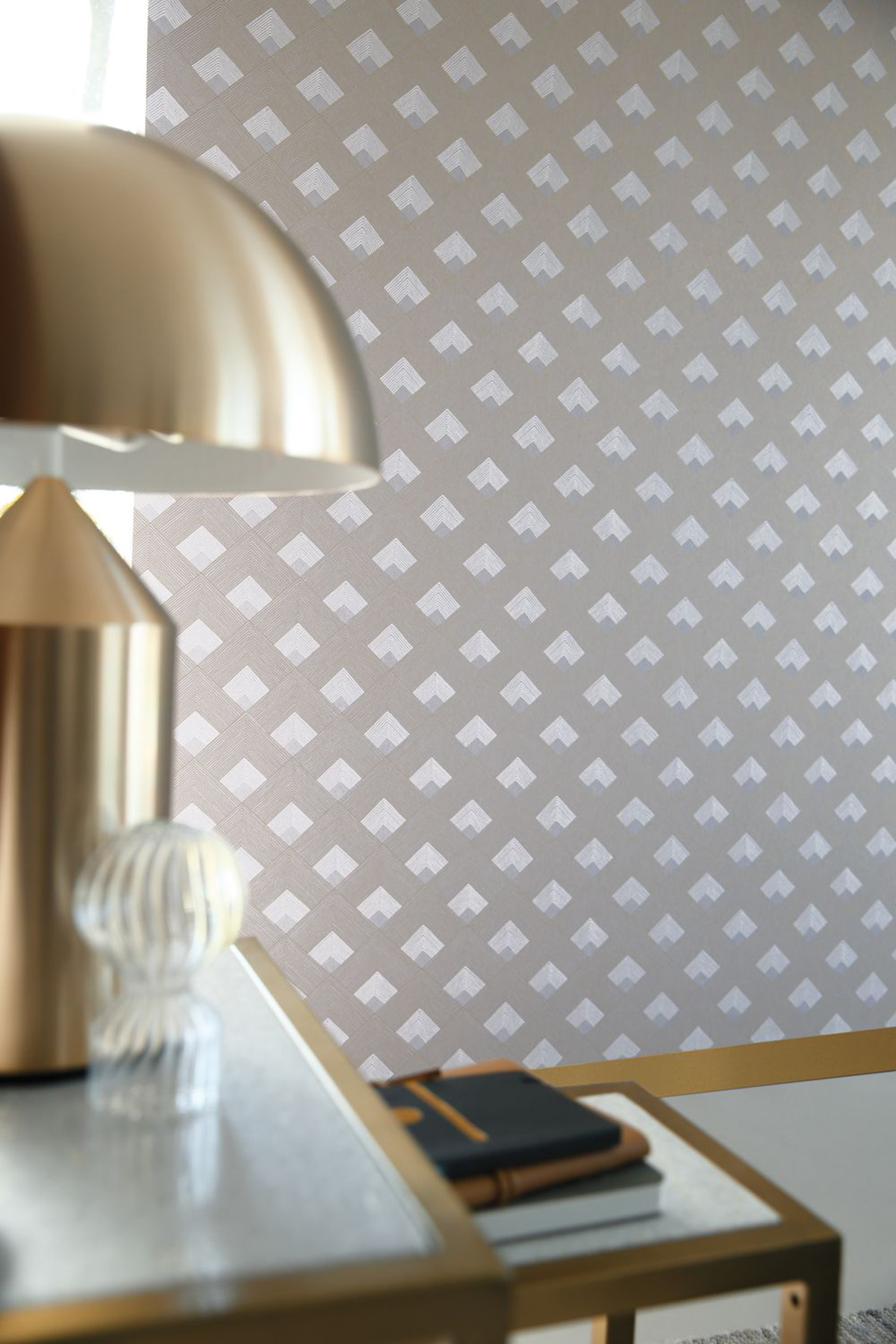 Papier peint géométrique ethnique Ondes Gris Argent - Misura de Casamance AMB3 | Réf. CAS-74470722